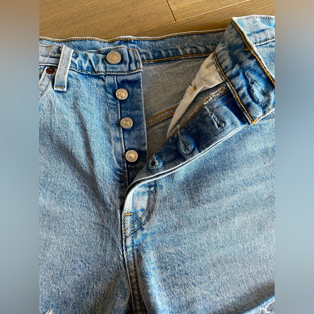 LEVI’S 501® HIGH RISE WOMEN’S SHORTS - Picture 6 of 10